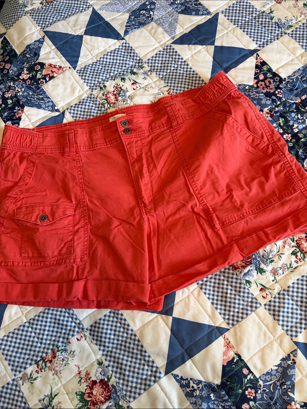 Time and Tru Coral Cargo Shorts with Utility Pockets